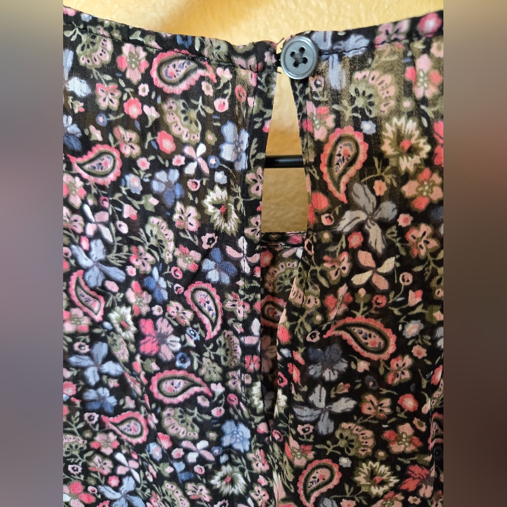 Floral Sleeveless Top - Picture 7 of 7